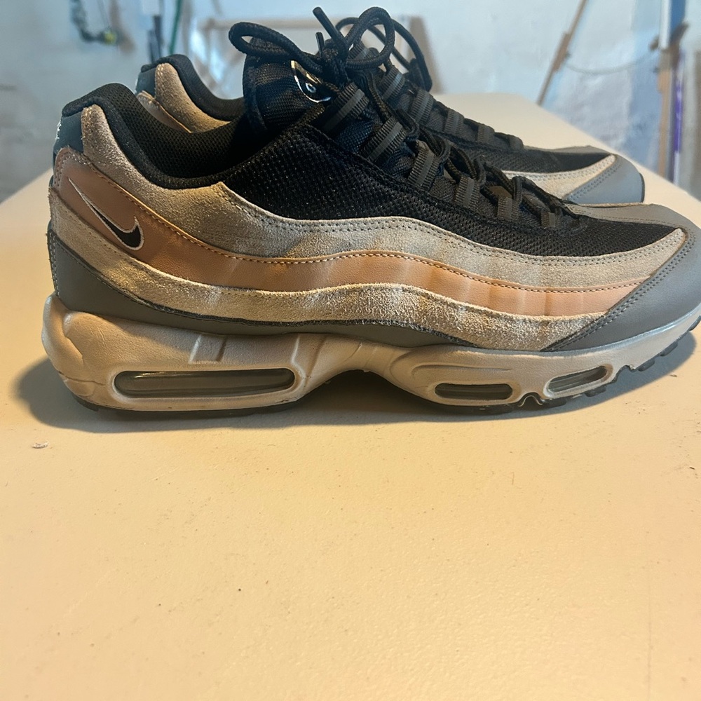 Nike Men’s Sneakers — Black, Metallic Bronze, Gray